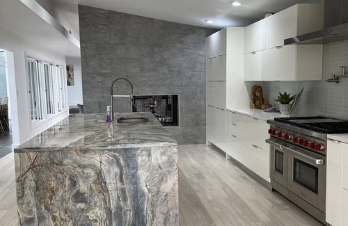Monticello House | Walking Distance-Montgomery Plaza-West 7th-Dickies
