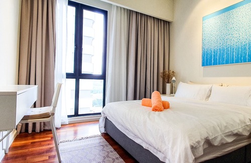 Kuala Lumpur City Centre Condo | Walking Distance to KLCC | 6 -8 pax | Cozy & Fun Home