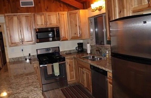 Summit Estates Cabin | Walking distance to Snow Summit!