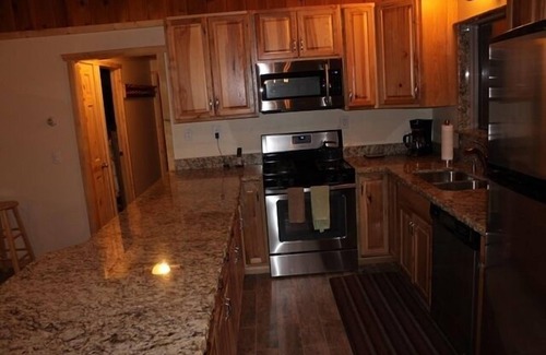 Summit Estates Cabin | Walking distance to Snow Summit!