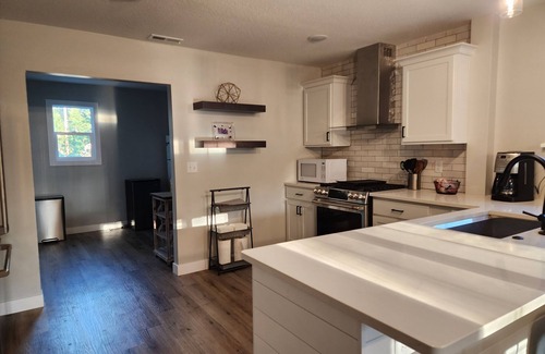 Manhattan House | Walking Distance to Aggieville, K-State, and City Park!