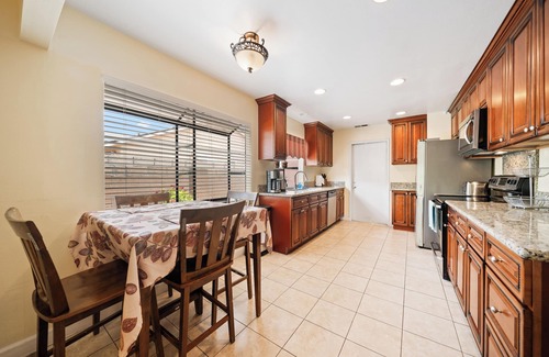 Southwest Anaheim House | Walking Distance to Disneyland with Spacious Driveway,Generous Backyard,Hot Tub!