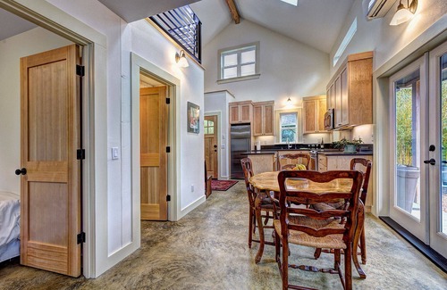 Sellwood-Moreland House | Walking distance to everything in Sellwood - close to downtown & hospitals!