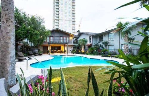 Uptown Apartment | Walking Distance to Galleria | October Perks