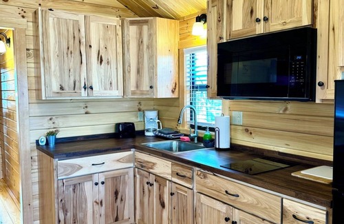 Marion Cabin | Walking Distance to Lake James: Private Resort Amenities