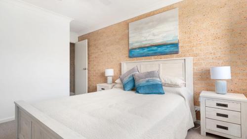 Nelson Bay House | Walking Distance to Little Beach and Shoal Bay