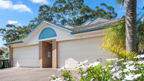 Nelson Bay House | Walking Distance to Little Beach and Shoal Bay