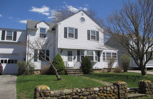 Misquamicut House | Walking Distance to Misquamicut Beaches!