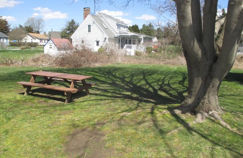 Misquamicut House | Walking Distance to Misquamicut Beaches!