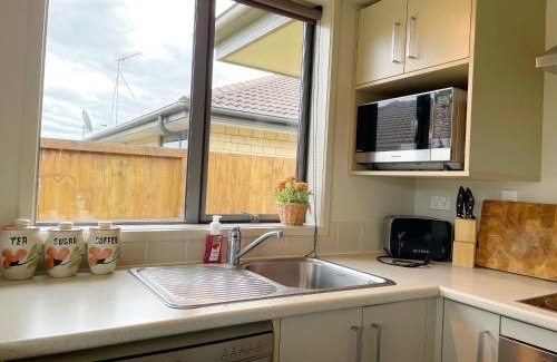 Hamilton House | Walking distance to Rototuna Shopping Centre