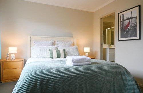 Hamilton House | Walking distance to Rototuna Shopping Centre
