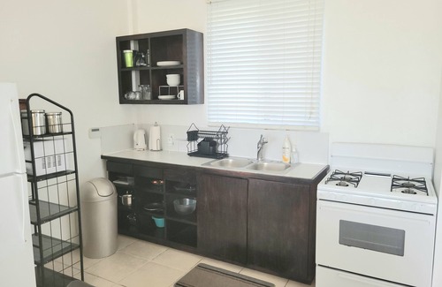 Runaway Bay Apartment | Walking distance to the beach