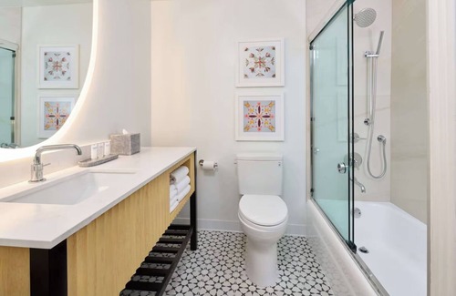 Waikiki Hotel | Walking Distance To The Beach! Waikiki View, Pets Allowed!