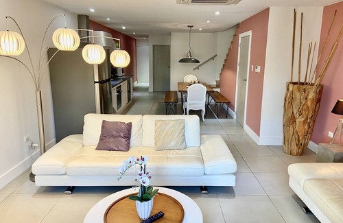 Palm Beach Condo | Walking distance to the beach, bars & restaurants. 3 bed/3 bath condo with pool!