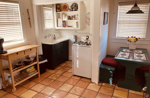 West University House | Walking distance to University, shops, restaurants, bars and coffee shops