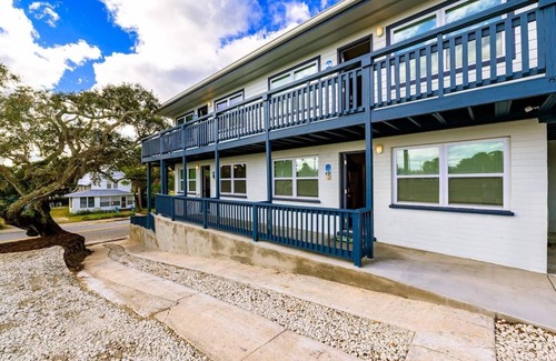Surfside Historic District Apartment | Walking distance to Daytona Beach & Ocean Center