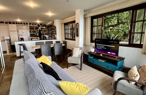 Leblon Apartment | Wall to wall windows with views across the ocean, just 5 minute walk to the beach in a safe location