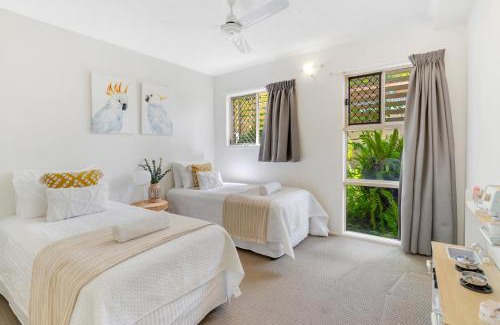 Trinity Beach Apartment | Wallaby Beach House - Resort-style Comforts