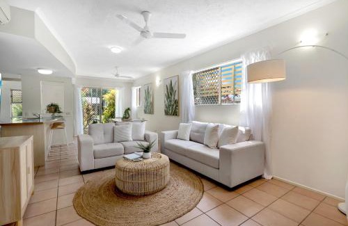 Trinity Beach Apartment | Wallaby Beach House - Resort-style Comforts