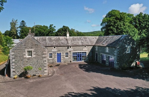 Newton Stewart Cottage | Wallace Apartment - an apartment that sleeps 5 guests in 4 bedrooms
