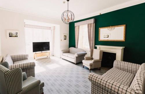 Birnam Apartment | Wallace Apartment - A unique apartment in countryside park with WIFI and access to bar and pool