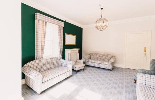 Birnam Apartment | Wallace Apartment - A unique apartment in countryside park with WIFI and access to bar and pool