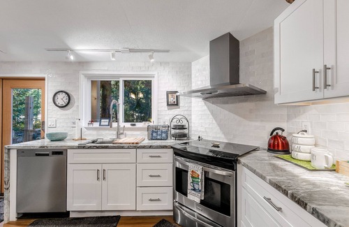 Gold Bar House | Wallace River Retreat: Magical wooded acreage