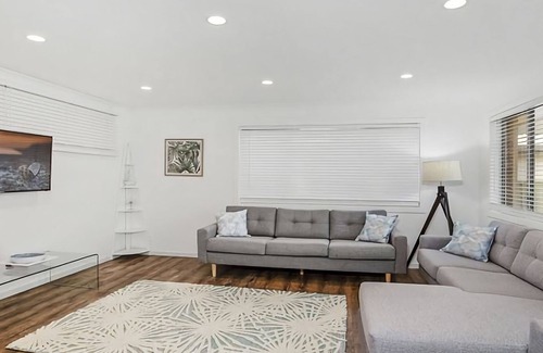 Surfside House | Wallaringa Street 100 metre to Clyde River