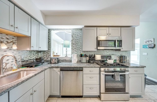 Wallenpaupauk Lake Estates Cottage | Wallenpaupack Lake Estates: Luxe & Spacious Home