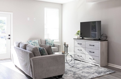 Waller House | Waller Escape: Ideal for Families, Friends, and Business Travelers
