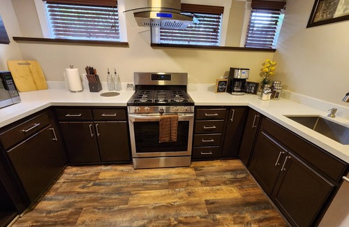 Wallingford Apartment | Wallingford 2 BR Comfy Apartment