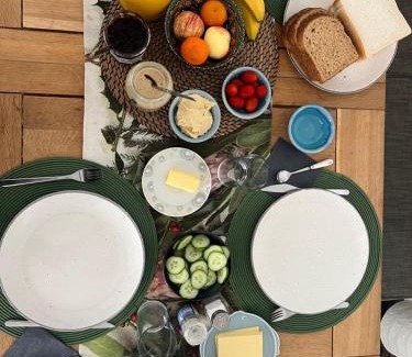 Wallington North Apartment | Wallington Green for FEMALE GUESTS only, near station, 30 min to London Bridge, 27 min to LDN Victoria