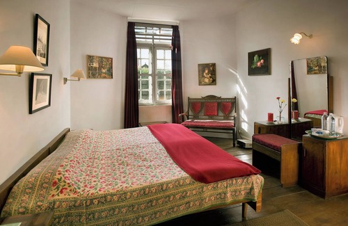 Attadi Hotel | Wallwood Garden Coonoor