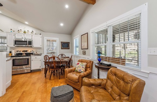 Mentone Cottage | Walnut Cottage-hot tub, fenced yard, walk to downtown