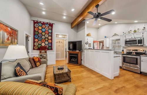 Mentone Cottage | Walnut Cottage-hot tub, fenced yard, walk to downtown