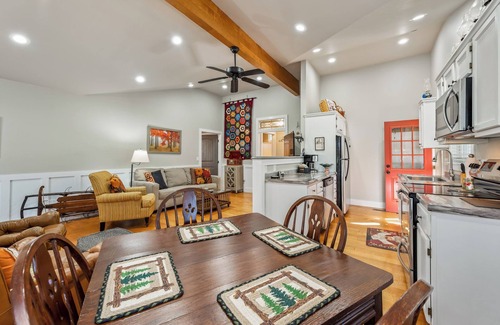 Mentone Cottage | Walnut Cottage-hot tub, fenced yard, walk to downtown