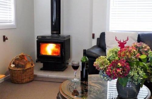 Turangi House | Walnut Cottage, Turangi/Tongariro