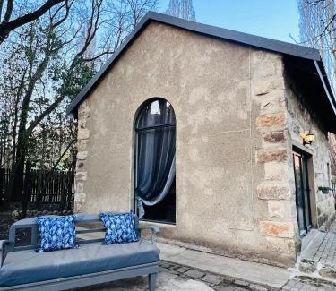 Clarens House | Walnut Cottage
