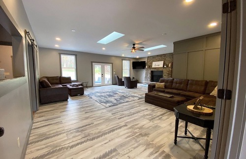 Logan House | Walnut Hill Lodge - beautiful, newly renovated, the ultimate in luxury!