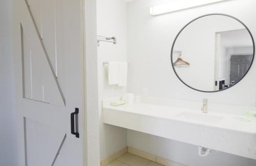 Roland Hotel | Walnut Inn Roland