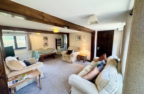 Repps with Bastwick House | Walnut Tree Cottage - River View