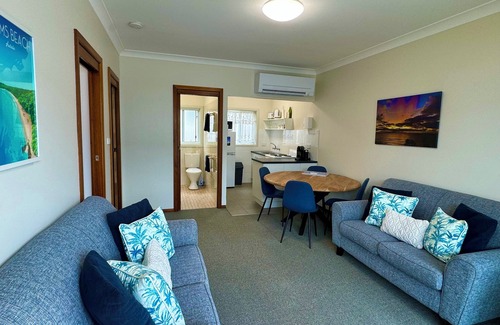 Hyams Beach Apartment | Walters Holiday Flats @ Hyams Beach (Flat 1) - Book 7 nights pay for only 6*