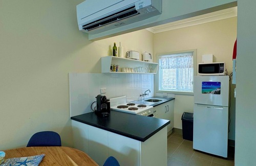 Hyams Beach Apartment | Walters Holiday Flats @ Hyams Beach (Flat 2) - Book 7 nights pay for only 6*