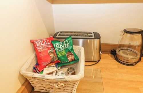 Walworth Cottage | WALWORTH CASTLE HOLIDAY COTTAGE, pet friendly in Darlington