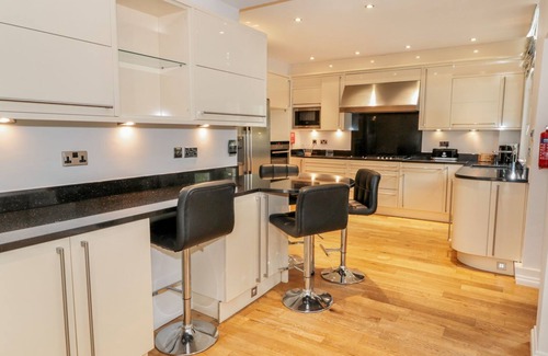 Walworth Cottage | WALWORTH CASTLE LODGE, pet friendly, with hot tub in Darlington