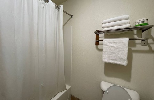 Wamego Hotel | Wamego Inn and Suites