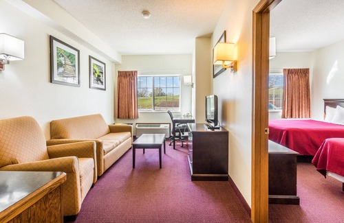 Wamego Hotel | Wamego Inn and Suites