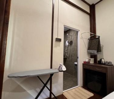 Kampung Sura Masjid Hotel | Wan's Beach RoomStay