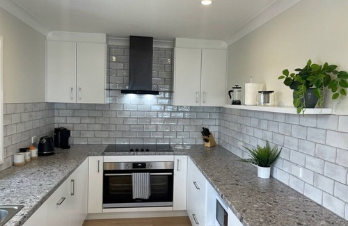 Salamander Bay House | Wanda Beach House, 100 mtrs to beach. Linen & towels. Pets allowed.