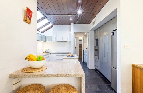 Salamander Bay House | Wanda Waterview, 1-344 Wanda Ave - Water Views, Linen, Bed Making, Wi-Fi, aircon